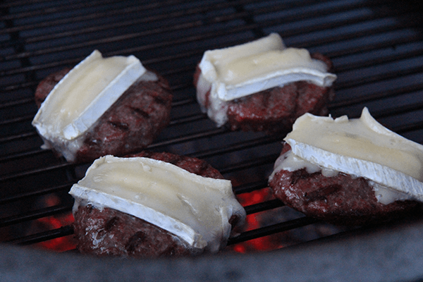 Brie Bagel burger uit de BBQ